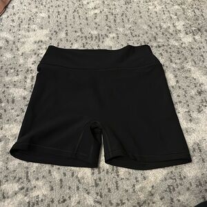 White fox active spandex shorts in black
